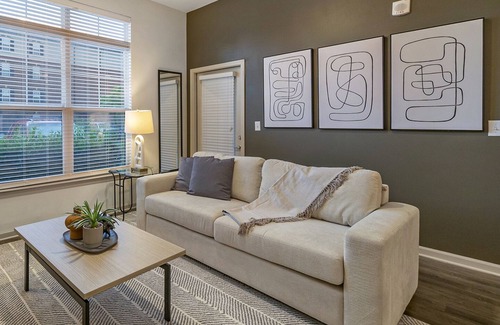 Seven Springs Apartment | Modern Apartment in Prime Location (ID9491X71)
