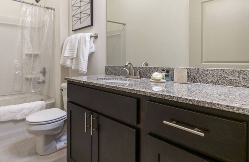 Seven Springs Apartment | Modern Apartment in Prime Location (ID9491X71)