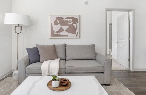 Seven Springs Apartment | Modern Apartment in Prime Location (ID9302X17)