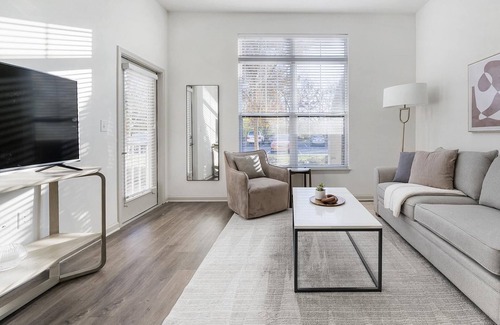 Seven Springs Apartment | Modern Apartment in Prime Location (ID9302X17)