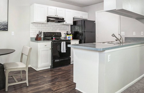 East Forest Apartment | Modern Apartment in Prime Location (ID9601X62)