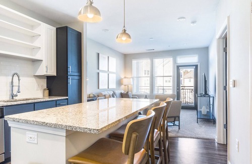 Bowling Green Apartment | Modern Apartment in Prime Location (ID9111X51)