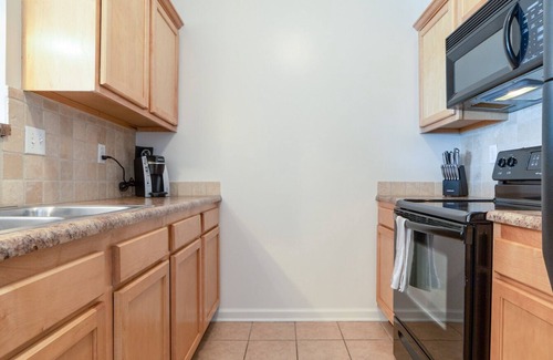 Lexington Apartment | Modern Apartment in Prime Location (ID6496X24)