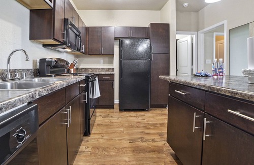 Liberty Area Apartment | Modern Apartment in Prime Location (ID4961X13)