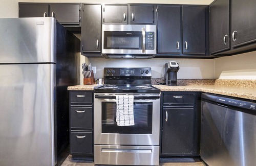Lexington Apartment | Modern Apartment in Prime Location (ID9397X96)
