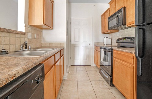Lexington Apartment | Modern Apartment in Prime Location (ID6425X78)