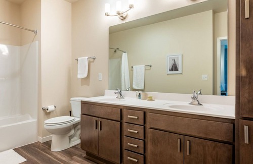 Brown Deer Apartment | Modern Apartment in Prime Location (ID9985X43)
