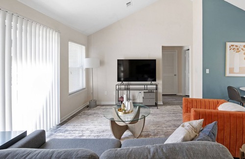 Mount Juliet Apartment | Modern Apartment in Prime Location (ID6690X67)