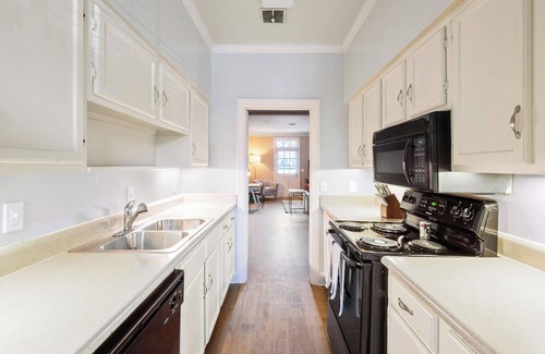 Green Hills Apartment | Modern Apartment in Prime Location (ID7786X36)