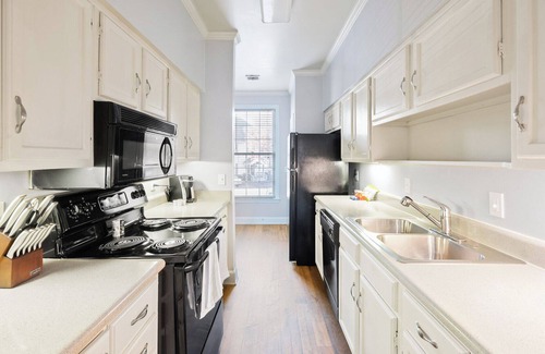 Green Hills Apartment | Modern Apartment in Prime Location (ID7786X36)