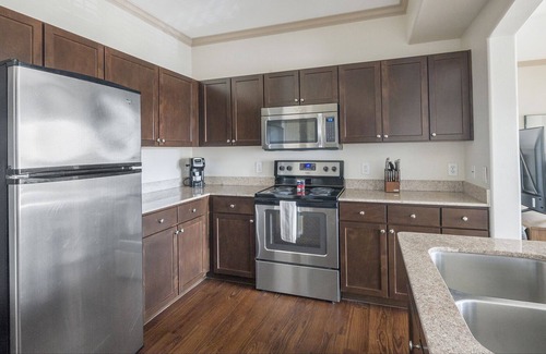 Richmond Apartment | Modern Apartment in Prime Location (ID1192X865)