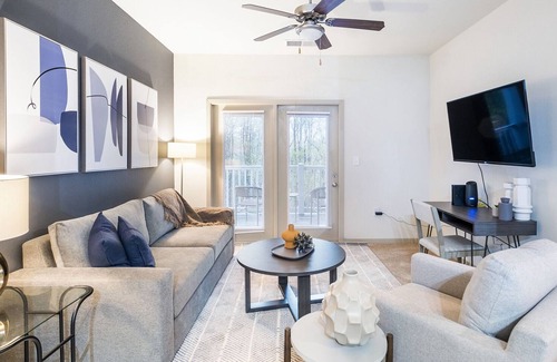 Shannon Apartment | Modern Apartment in Prime Location (ID9312X29)