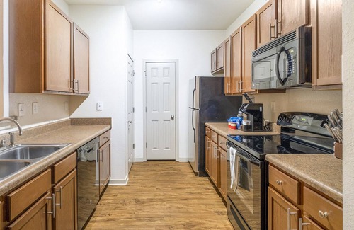 Shannon Apartment | Modern Apartment in Prime Location (ID9312X29)