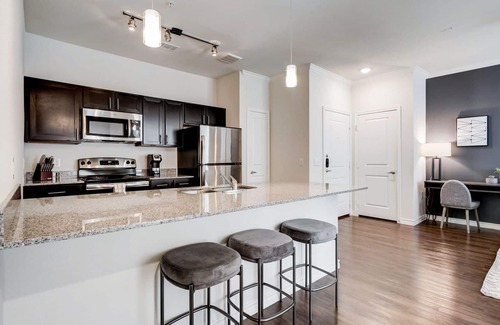 Burleson Apartment | Modern Apartment in Prime Location (ID9554X56)