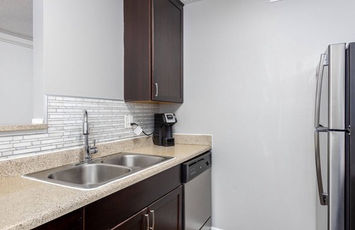 Lewis Center Apartment | Modern Apartment in Prime Location (ID9104X76)