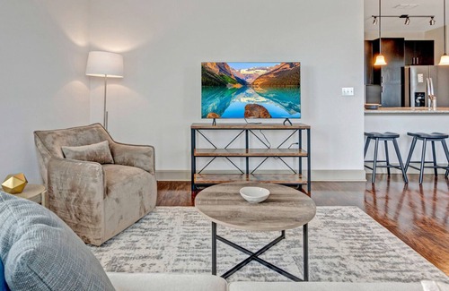 Franklin Apartment | Modern Apartment in Prime Location (ID1958X23)
