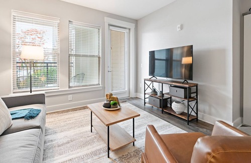 Franklin Apartment | Modern Apartment in Prime Location (ID7994X49)