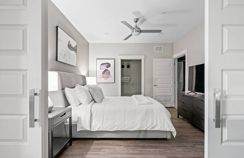 Franklin Apartment | Modern Apartment in Prime Location (ID7994X49)