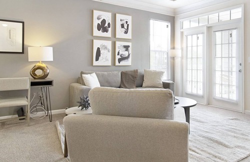 Town Center Apartment | Modern Apartment in Prime Location (ID9155X51)