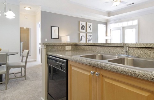 Town Center Apartment | Modern Apartment in Prime Location (ID9155X51)