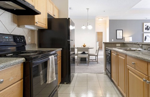 Town Center Apartment | Modern Apartment in Prime Location (ID9155X51)