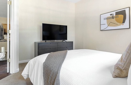 Town Center Apartment | Modern Apartment in Prime Location (ID1216X611)