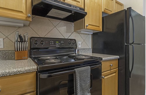Town Center Apartment | Modern Apartment in Prime Location (ID4701X19)