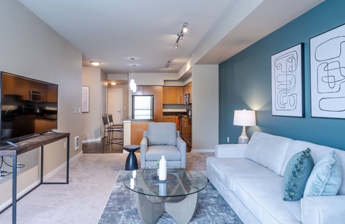 Juanita Apartment | Modern Apartment in Prime Location (ID5061X34)