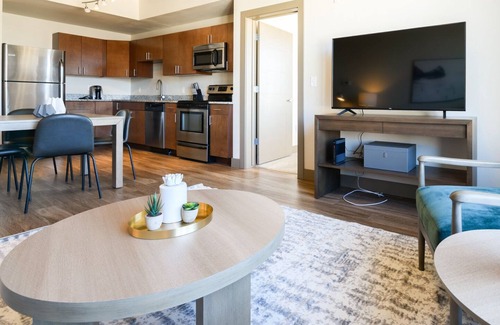 Loveland Apartment | Modern Apartment in Prime Location (ID7430X94)