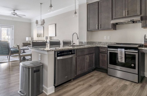 Clayton Apartment | Modern Apartment in Prime Location (ID7356X50)