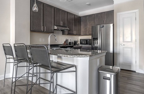 Clayton Apartment | Modern Apartment in Prime Location (ID7356X50)