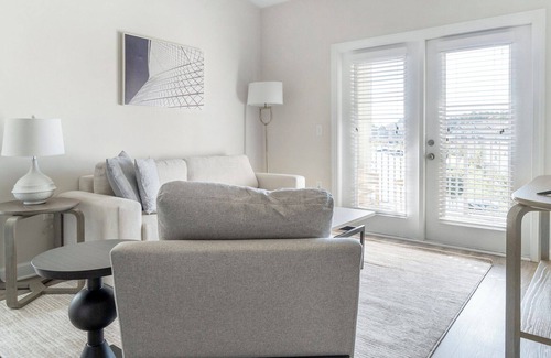 Clayton Apartment | Modern Apartment in Prime Location (ID1012X166)