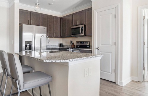 Clayton Apartment | Modern Apartment in Prime Location (ID1012X166)