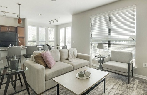 Pearland Apartment | Modern Apartment in Prime Location (ID9524X15)