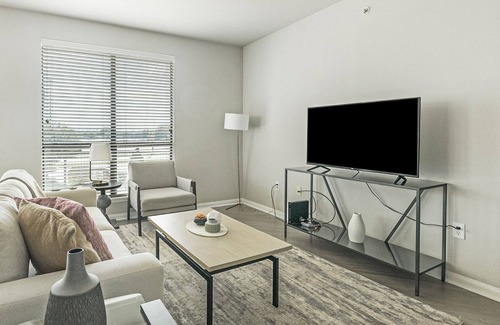 Pearland Apartment | Modern Apartment in Prime Location (ID9524X15)