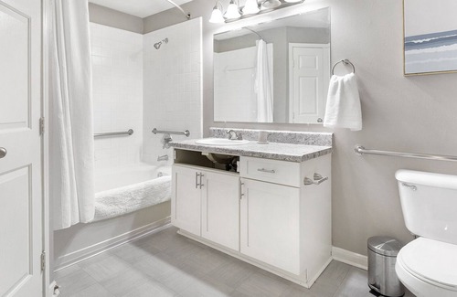 Southwind Apartment | Modern Apartment in Prime Location (ID7904X41)