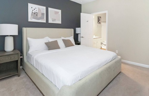 Germantown Apartment | Modern Apartment in Prime Location (ID9507X17)