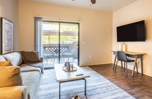 Avondale Apartment | Modern Apartment in Prime Location (ID7763X83)
