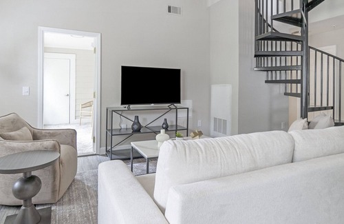 Southwest Raleigh Apartment | Modern Apartment in Prime Location (ID1222X195)