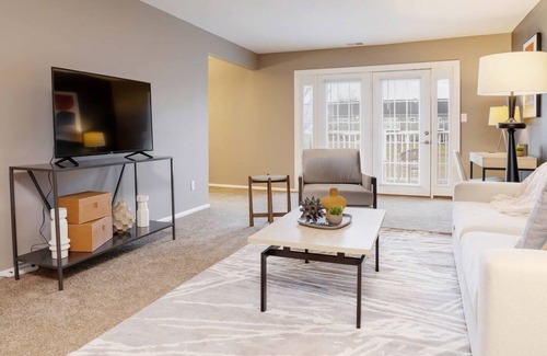 Carmel Apartment | Modern Apartment in Prime Location (ID8747X90)