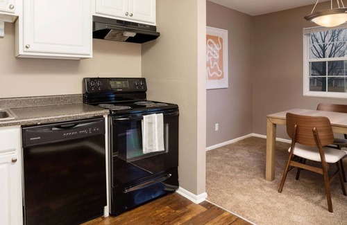 Carmel Apartment | Modern Apartment in Prime Location (ID8747X90)