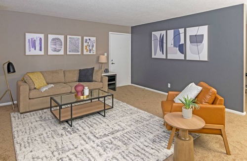 Carmel Apartment | Modern Apartment in Prime Location (ID9303X67)
