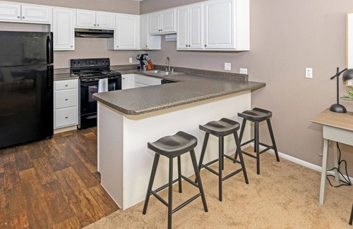 Carmel Apartment | Modern Apartment in Prime Location (ID9303X67)