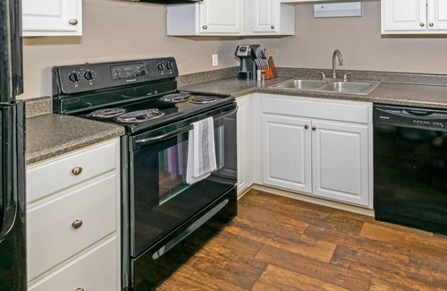 Carmel Apartment | Modern Apartment in Prime Location (ID9303X67)