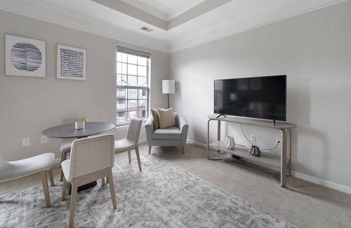 Carmel Apartment | Modern Apartment in Prime Location (ID1193X952)
