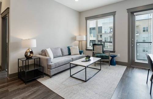 Vickery Meadow Apartment | Modern Apartment in Prime Location (ID3078X07)