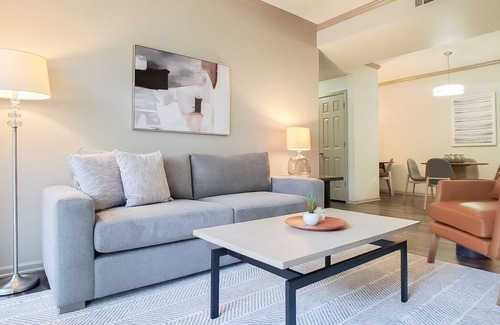 Denver Apartment | Modern Apartment in Prime Location (ID5166X12)