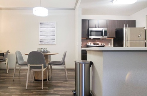 Denver Apartment | Modern Apartment in Prime Location (ID5166X12)