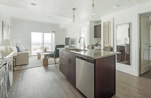 Draper Apartment | Modern Apartment in Prime Location (ID1204X655)