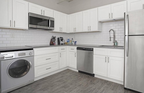 Central Business District Apartment | Modern Apartment in Prime Location (ID1403X442)